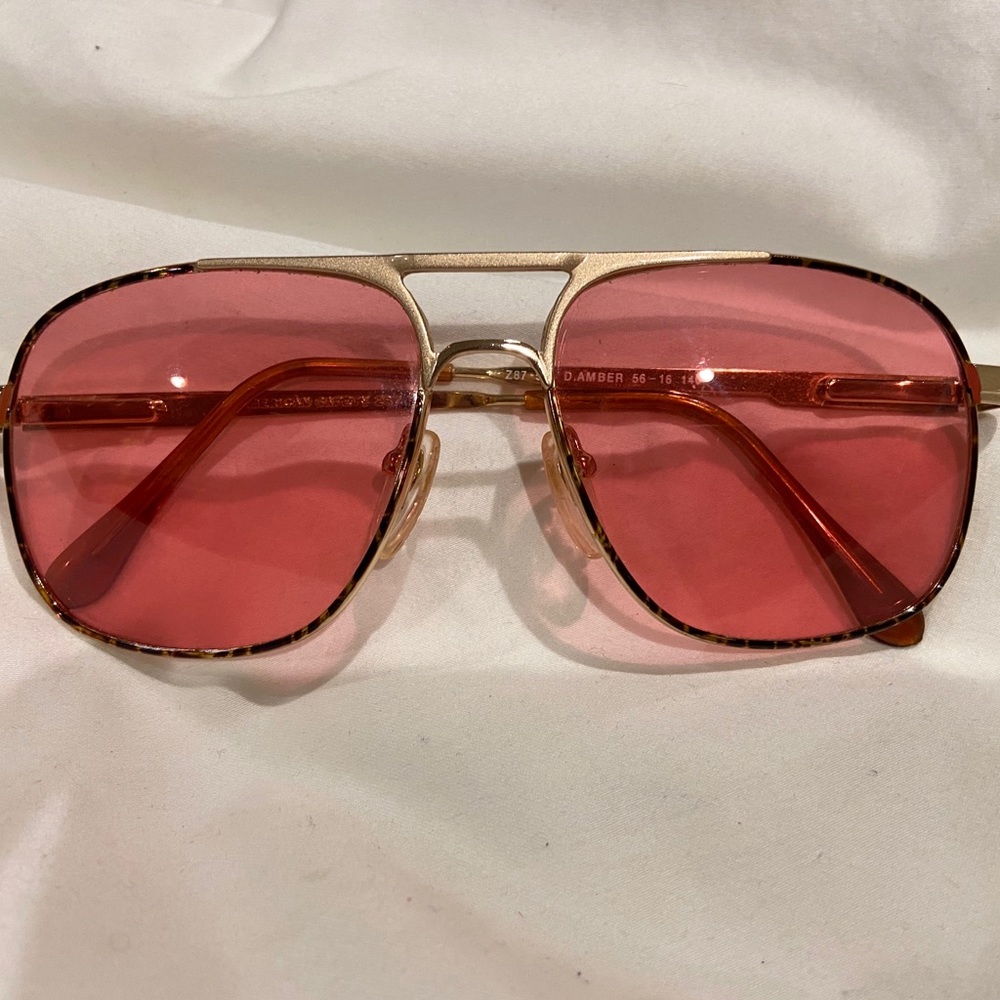 Vintage Frame Sunglasses - Like New!
